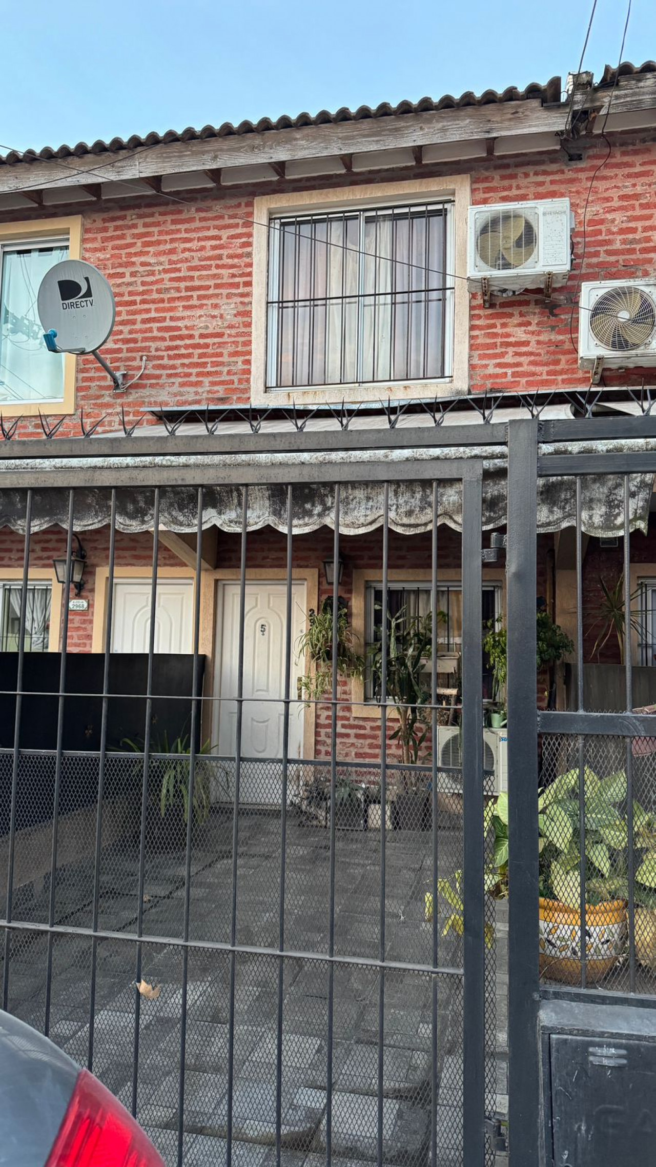 TRIPLEX AL FRENTE
