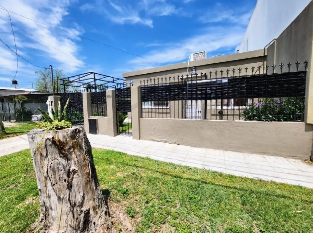 VENTA CASA EN VILLA DE MAYO
