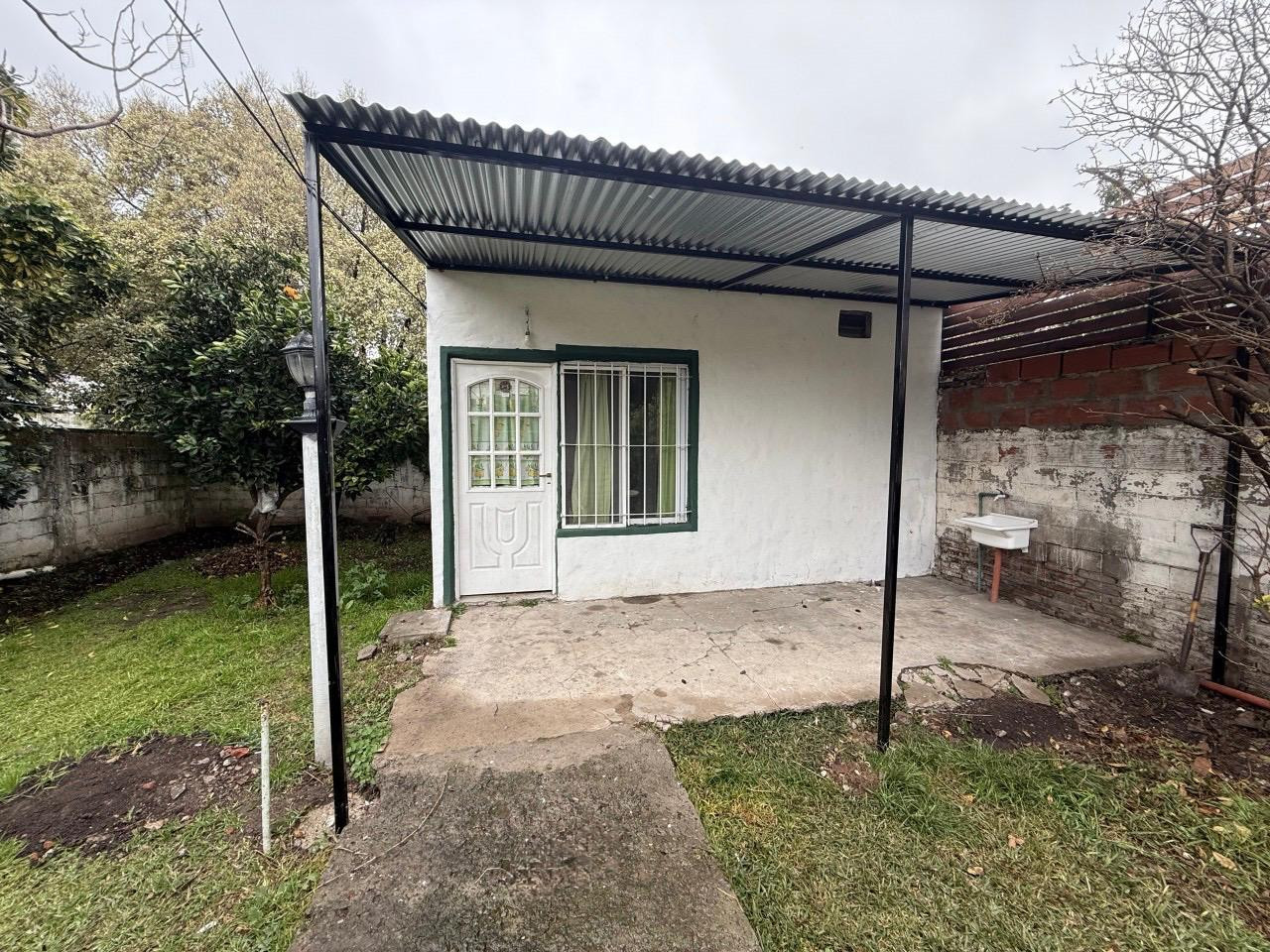 DEPARTAMENTO DOS AMBIENTES CON PATIO EN JCPAZ
