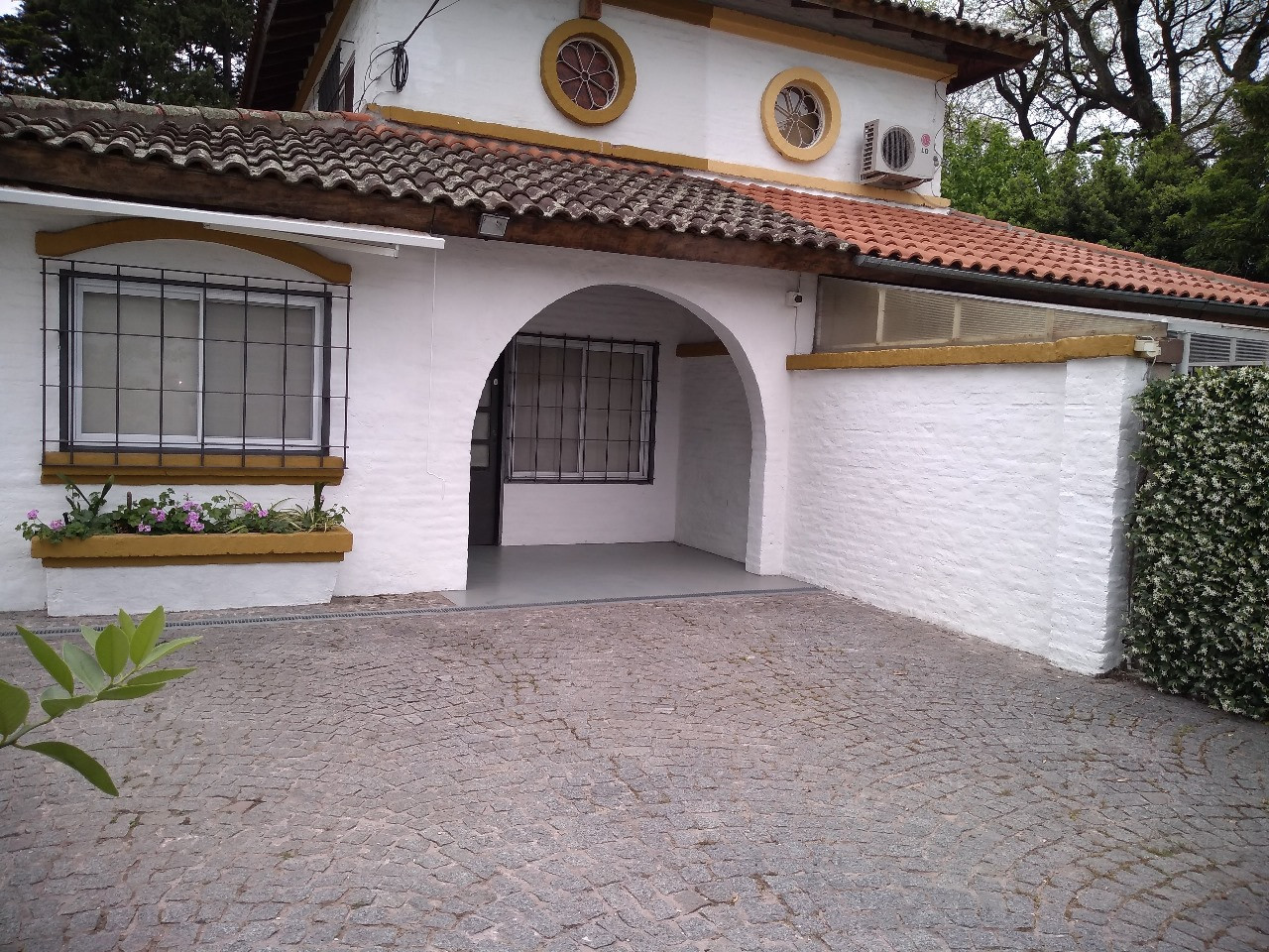 CASA EN ALQUILER - B° EL CORTIJO - MALVINAS ARGENTINAS