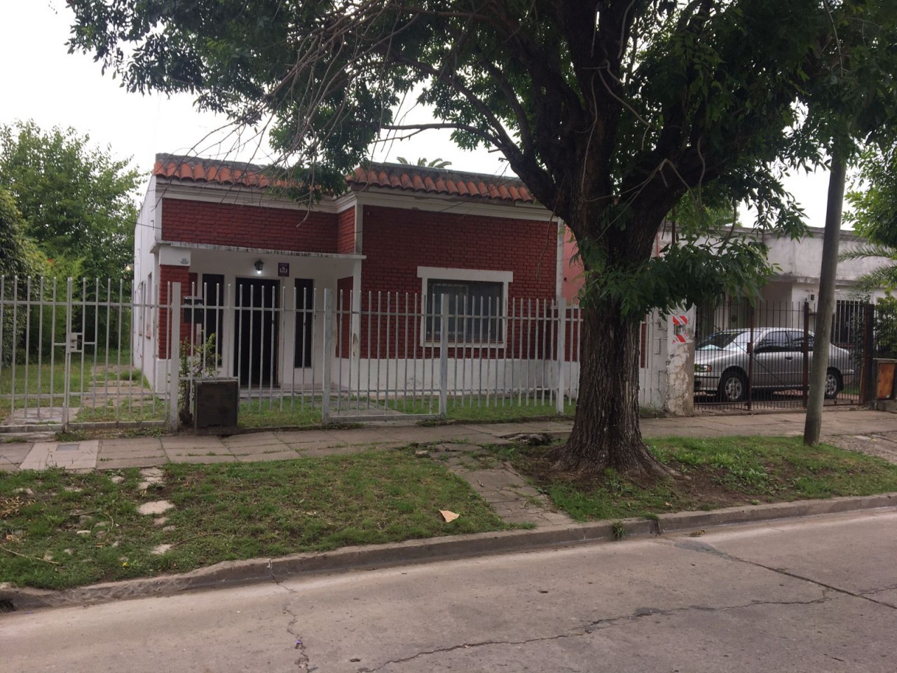 VENTA CASA A REFACCIONAR EN MUÑIZ EXCELENTE UBICACION