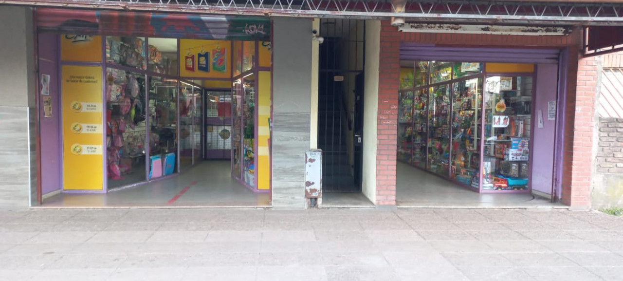 LOCAL  EN ALQUILER  SOBRE PIÑERO, POSIBILIDAD DE SUMARLE GALPON