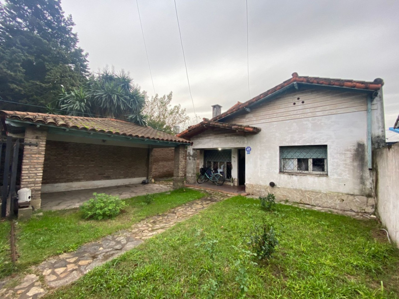 VENTA CASA A REFACCIONAR EN BELLA VISTA
