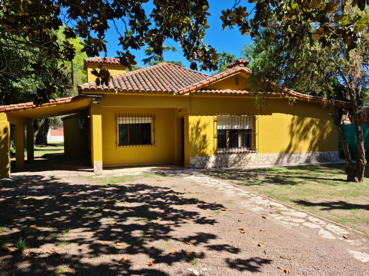 VENTA CASA BARRIO SAN IGNACIO SAN MIGUEL PILETA Y 1300 M2 DE TERRENO